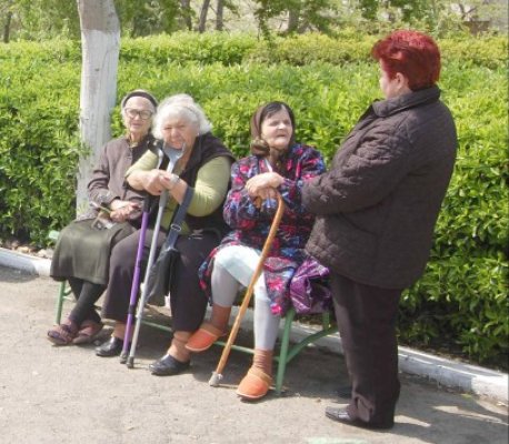 Bal şi supe instant, pentru vârstnicii din Constanţa şi Poarta Albă